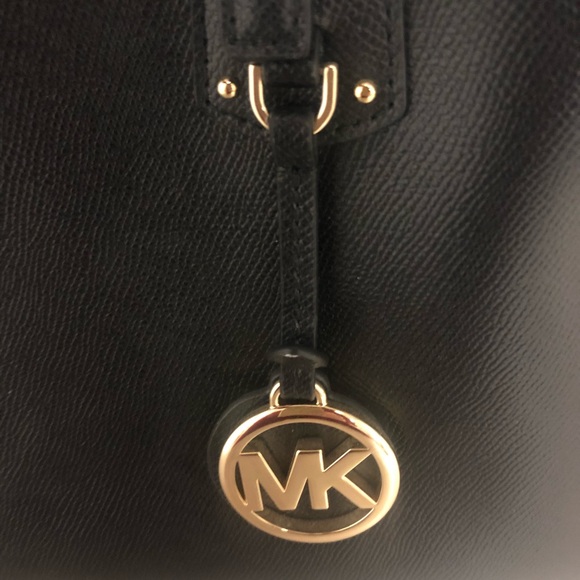 Michael Kors black leather NWT roomy Voyager Tote great for traveling/business - Picture 6 of 9
